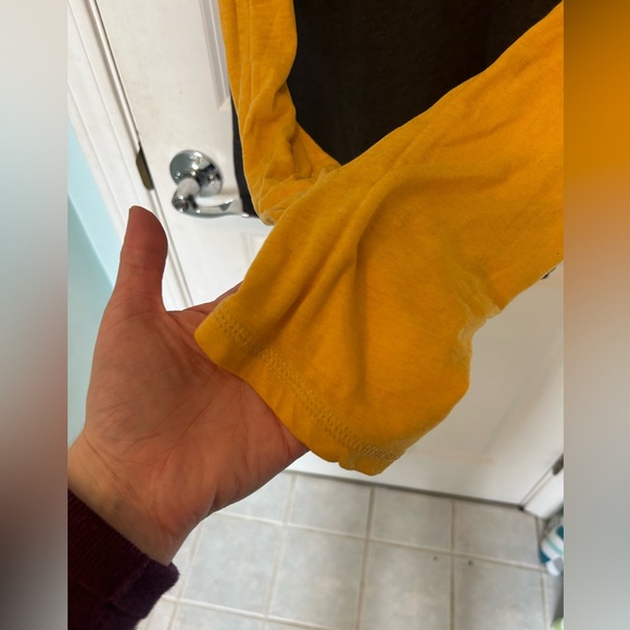 😎 3/$10 Bruins long sleeve tshirt - Picture 4 of 9